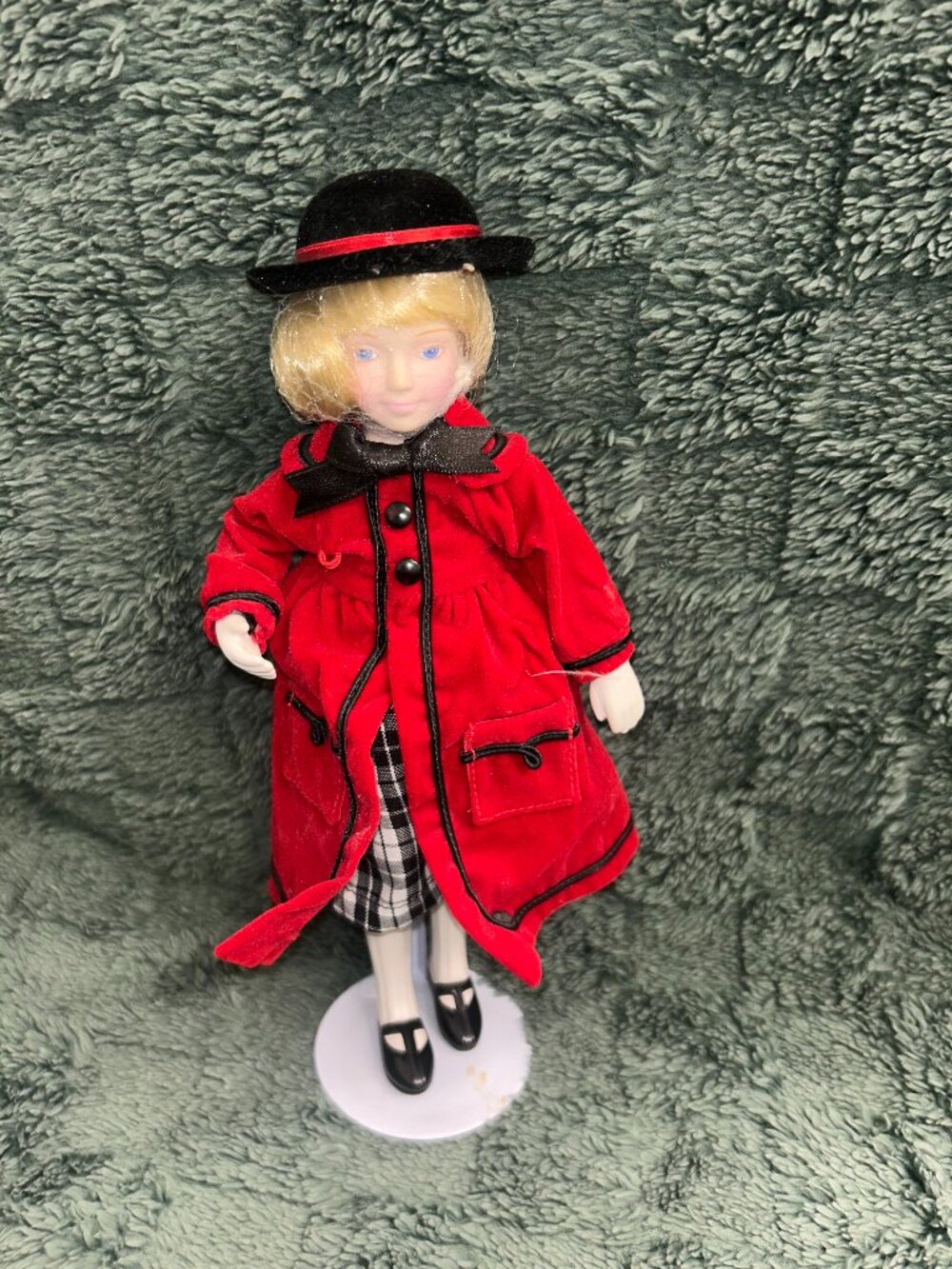 Avon Childhood Dreams Porcelain Doll Collection "Favorite Dolly" 1991